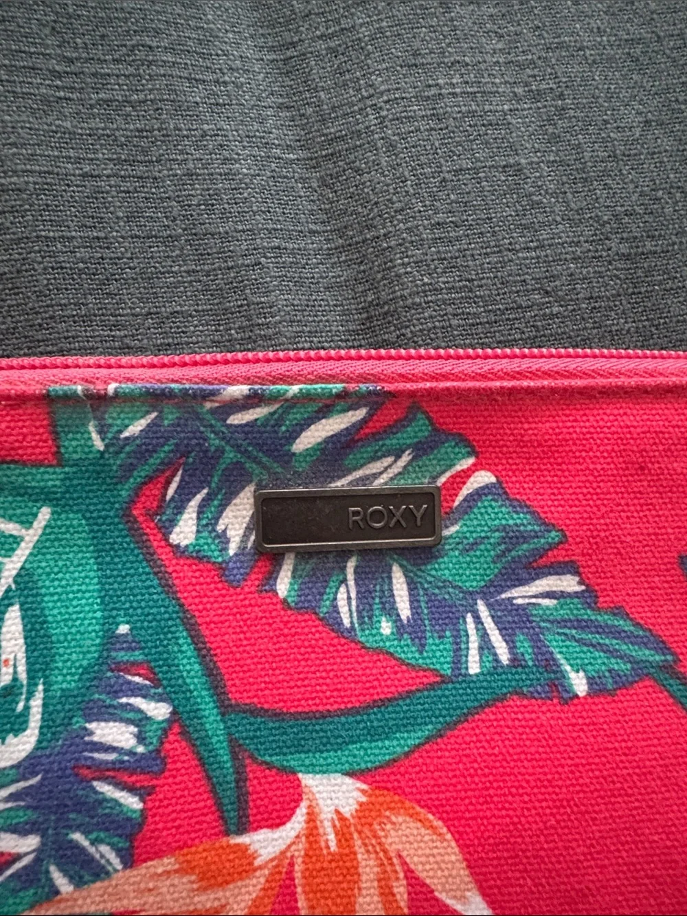 ROXY “TO THE BEACH” Multicolor Tropical Wristlet Pouch